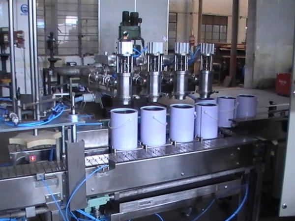 全自動(dòng)2-5升圓形鐵桶4頭稱重灌裝機(jī)GZ-5RP-4